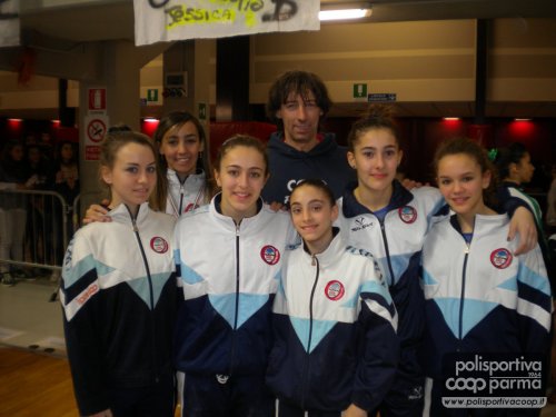 gli istruttori Riccò e Jorghe, con le ginnaste Giulia,Marianna,Aurora,Carolina e Elena